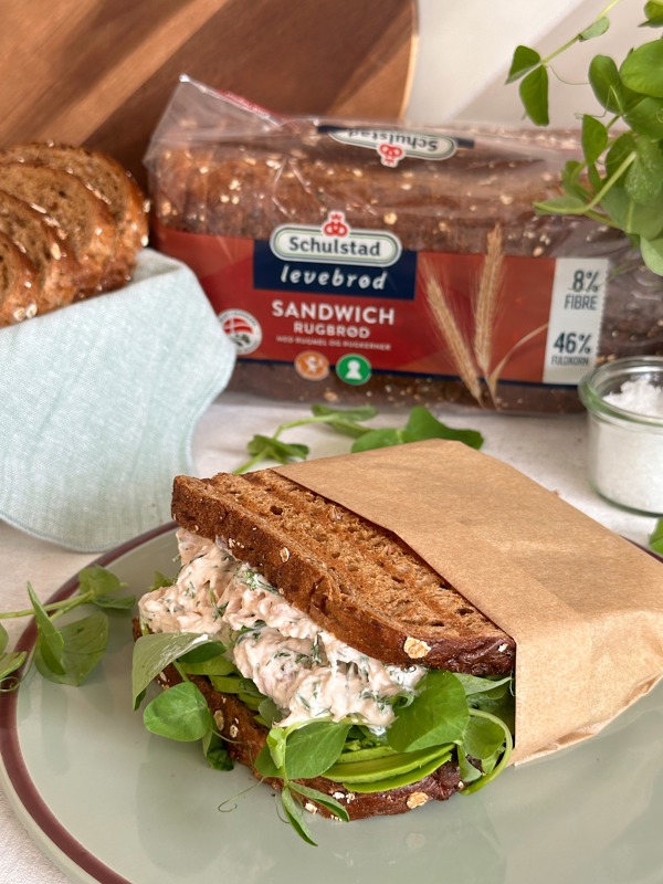 Rugbrødssandwich med laksemousse | Schulstad