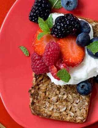 Ristet rugbrød med ricotta